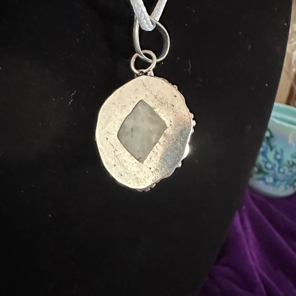 Elegant Natural Stone Pendant Necklace - Picture 8 of 11